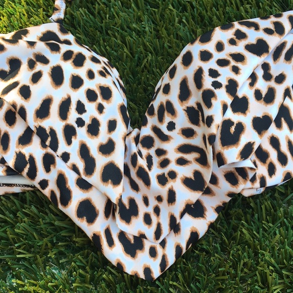 PINK  bikini set flounce top w/ cheeky bottom Excellent Condition - Picture 4 of 16